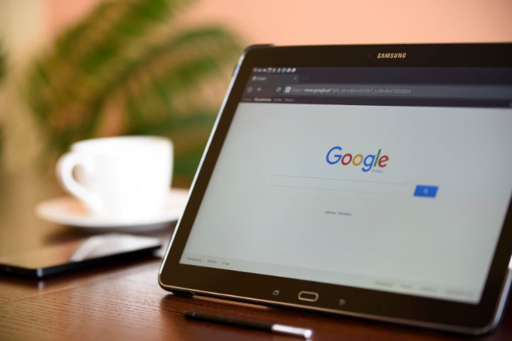 Nome do Concorrente no Google Ads: É Permitido Colocar o Nome da Empresa do Concorrente como Palavra-Chave no Google Ads?